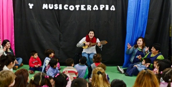 Clases de musicoterapia y educación física en las UDI de San Fernando