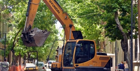 Avanzan las obras de renovación de la calle 3 de Febrero