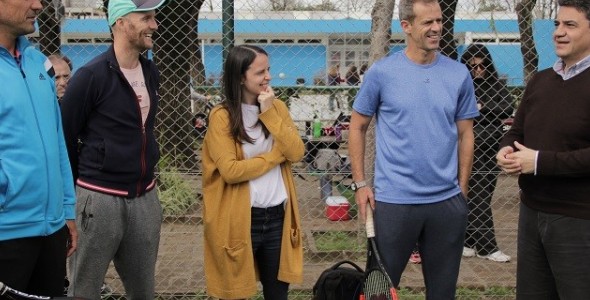 Daniel Orsanic y Hernán Gumy dieron una clínica de tenis para chicos en Vicente López