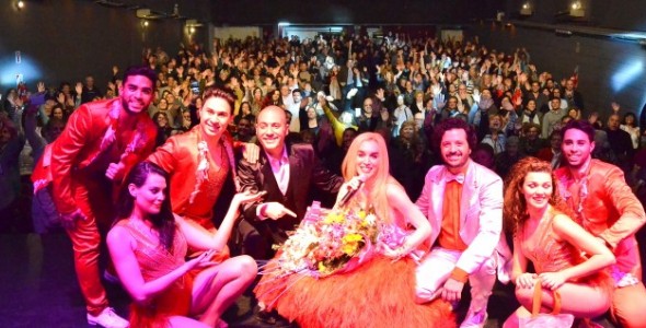 Fátima Florez, en Munro y a beneficio de la Parroquia Virgen de las Gracias