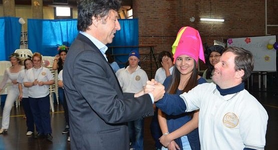 SAN ISIDRO: SE REALIZÓ UNA JORNADA DE ABRAZOS GRATIS POR LA INCLUSIÓN AFECTIVA