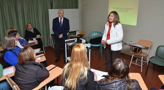 TALLER QUE ENSEÑA A CUIDAR A PERSONAS CON ALZHÉIMER 