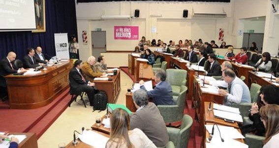 EN SAN ISIDRO LAS MADRES  PUEDEN AMAMANTAR EN  ESPACIOS PÚBLICOS