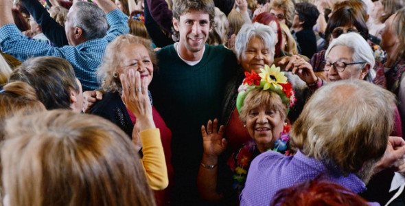 Juan Andreotti y Sergio Massa festejaron el Día del Jubilado en San Fernando junto a 2.500 abuelos