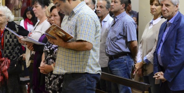 Andreotti compartió con los vecinos la Misa de Pascua de Resurrección 