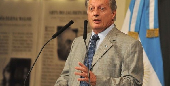 Aranguren advirtió que podría haber nueva suba de las naftas