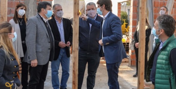 Andreotti y Arroyo recorrieron la obra de la Unidad de Desarrollo Infantil de Villa Jardín
