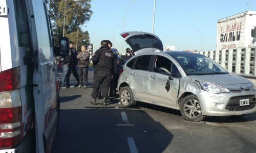 Asaltan a un empresario, se lo llevan cautivo y lo libera la policía en una persecución