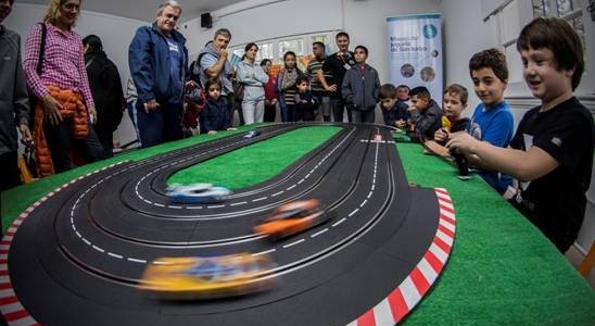 CON UNA CARRERA DE AUTOS ELÉCTRICOS, EL MUSEO DEL JUGUETE INICIÓ SU TEMPORADA