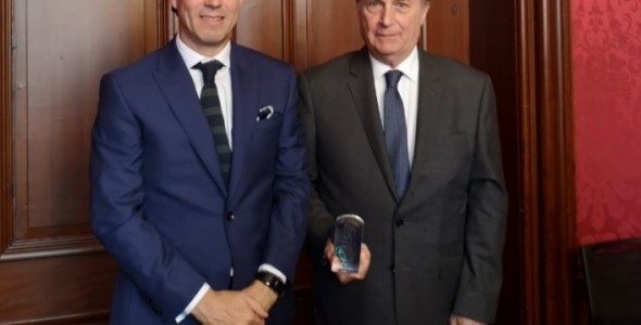 AySA galardonada en Francia como empresa líder del sector