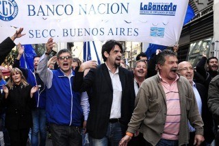 Tras alcanzar un acuerdo a última hora, los bancarios levantaron el paro de hoy