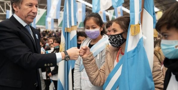 MÁS DE 2 MIL ALUMNOS PROMETIERON LEALTAD A LA BANDERA