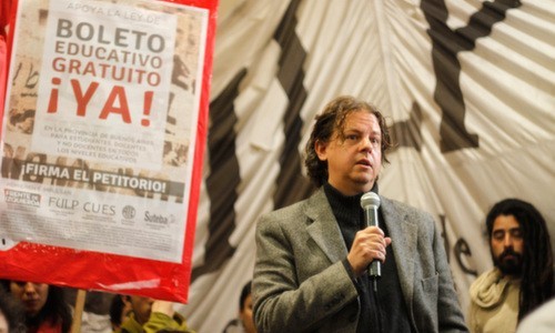 Estudiantes marchan a Gobernación por el boleto gratuito