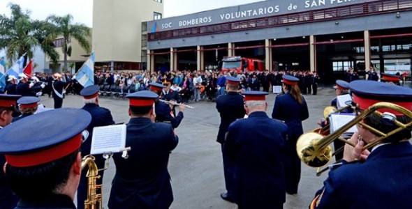 Andreotti celebró el primer año del nuevo Cuartel de Bomberos con un gran desfile