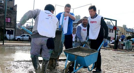 EL BARRIO LA CAVA DE SAN ISIDRO TIENE UNA NUEVA CANCHA DE FÚTBOL