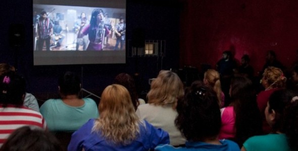 Cine debate en una cárcel de mujeres con la película que narra la vida de Gilda