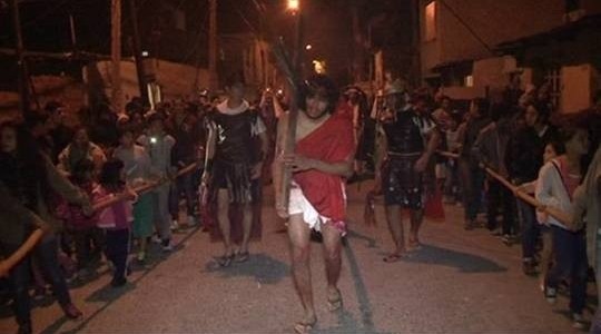 VÍA CRUCIS VIVIENTE EN EL BARRIO LA CAVA