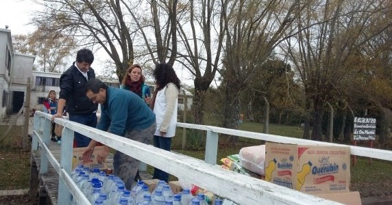 Entrega de donaciones a los isleños afectados por las inundaciones