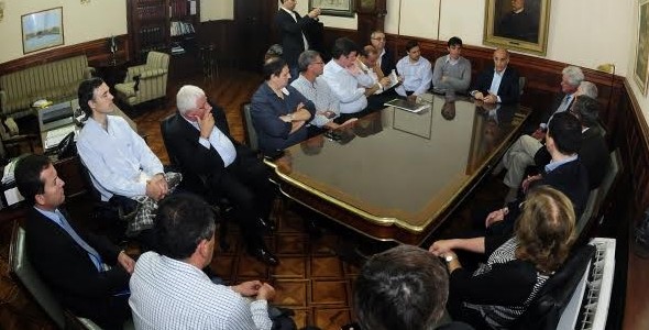 Salvador mantuvo encuentro con empresarios