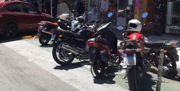 SAN ISIDRO: SE REALIZAN OPERATIVOS PARA CONTROLAR MOTOS MAL ESTACIONADAS