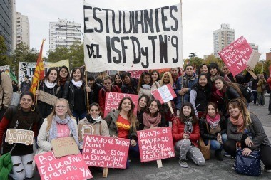 Multitudinaria marcha de estudiantes y docentes reclamó que rija el boleto educativo gratuito