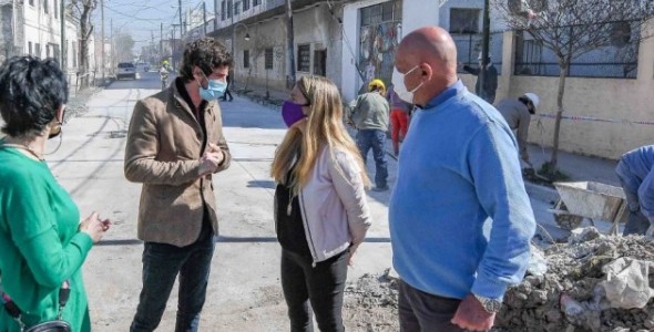 Juan Andreotti supervisó la obra de repavimentación de la calle Rivadavia