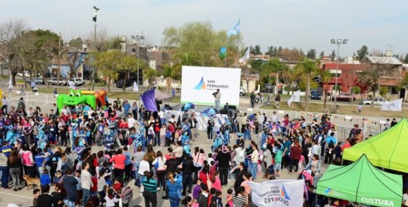 Cientos de familias sanfernandinas llenaron las plazas en el inicio del Mes del Niño
