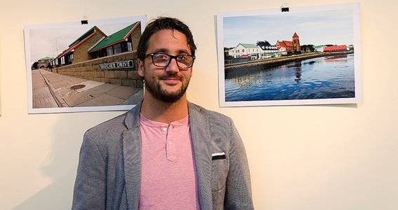 GONZALO PRADOS EXHIBE EN  SAN ISIDRO SU MUESTRA DE  FOTOS SOBRE MALVINAS