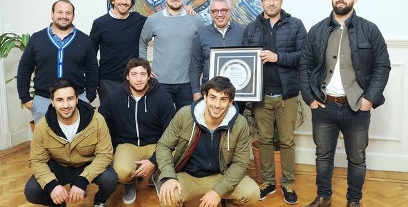 Julio Zamora recibió a los campeones de Hindú Club