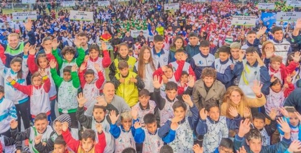 Nueva indumentaria para 3200 chicos y chicas de más de 40 clubes barriales