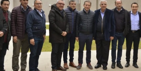 JOSÉ LUIS LINGERI REUNIÓ A DIEZ INTENDENTES  DEL CONURBANO PARA PRESERVAR AYSA