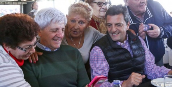 Andreotti y Massa festejaron junto a 3 mil abuelos el Día del Jubilado en San Fernando