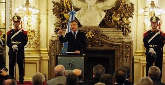 Macri firmó con empresarios un acuerdo para no efectuar despidos durante 90 días