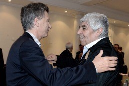 Sube el tono de los cruces entre Macri y Hugo Moyano por la ley antidespidos