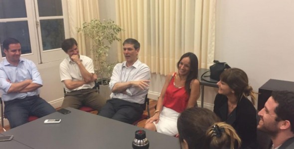 MALENA Y EL PADRE RODRIGO ZARAZAGA, JUNTOS A FAVOR DE LA PARIDAD