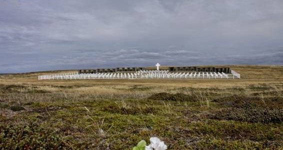 SE EXHIBE UNA MUESTRA FOTOGRÁFICA EN HOMENAJE A LOS HÉROES DE MALVINAS