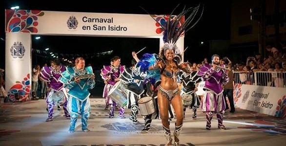 CON MURGAS Y UN GRAN SHOW DE LA COMPARSA MARÍ MARÍ, SAN ISIDRO CELEBRA EL CARNAVAL