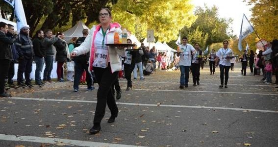MOZOS Y CAMARERAS  MOSTRARON SUS HABILIDADES EN SAN ISIDRO