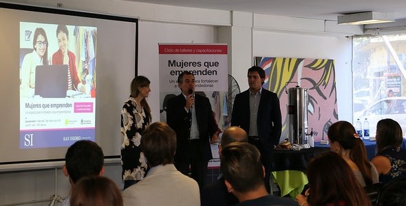 EN SAN ISIDRO CAPACITAN A MUJERES EMPRENDEDORAS