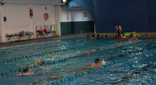 CONTINÚA ABIERTA LA INSCRIPCIÓN PARA LAS ESCUELAS MUNICIPALES DE NATACIÓN EN SAN ISIDRO 