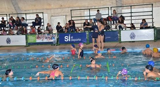 EN SAN ISIDRO COMENZARON LAS ESCUELAS MUNICIPALES DE NATACIÓN