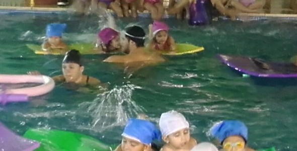 Encuentros de natación infantil en las piletas de los Polideportivos de San Fernando