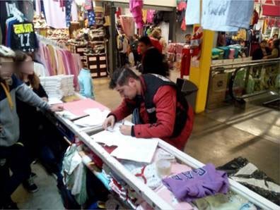 Prendas apócrifas en Once: Prefectura decomisó más de 800 mil pesos de mercadería ilegal