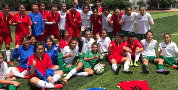 El equipo de fútbol femenino de Pilar jugó su primer partido internacional