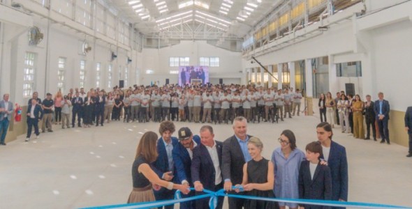 Juan Andreotti participó de la inauguración de una nueva planta industrial 