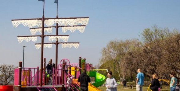 RENOVACIÓN DE UNA PLAZA EN LA COSTA DE ACASSUSO