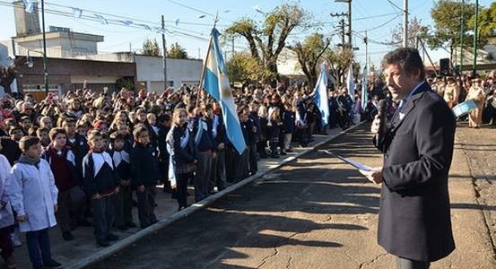 VILLA ADELINA CELEBRÓ EL DÍA DE LA BANDERA