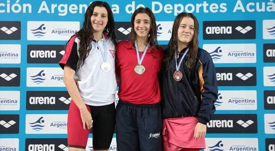 NADADORES DE SAN ISIDRO, SUBCAMPEONES EN UN TORNEO NACIONAL 