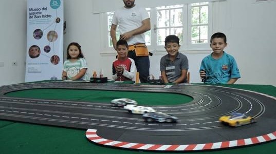 EL SCALEXTRIC INAUGURÓ LA NUEVA TEMPORADA DEL MUSEO DEL JUGUETE  
