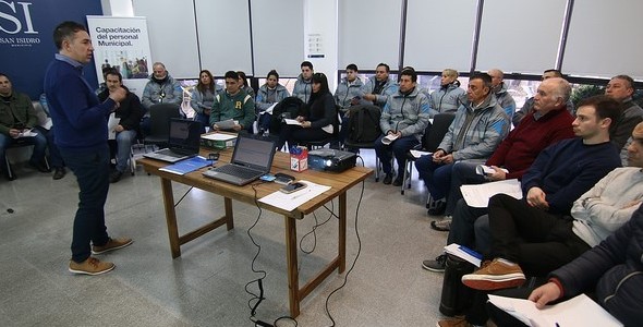 INSPECTORES DE TRÁNSITO DE SAN ISIDRO SE CAPACITARON SOBRE SEGURIDAD VIAL